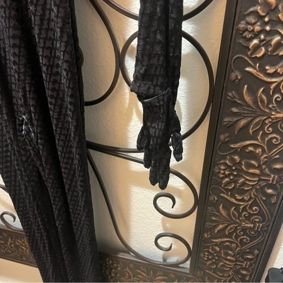 Skims - Picture 8 of 10